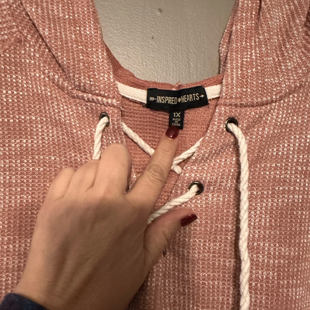 Boutique peachy/pink Waffle Top. Says 1x but can fit from a Large to a 1x.